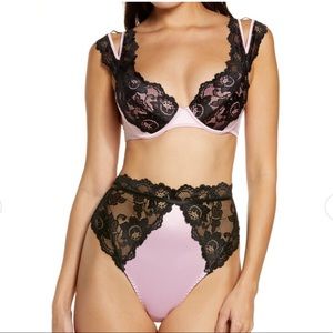 Oh La La Cheri
Lace Underwire Bra & High Waist Panties Set